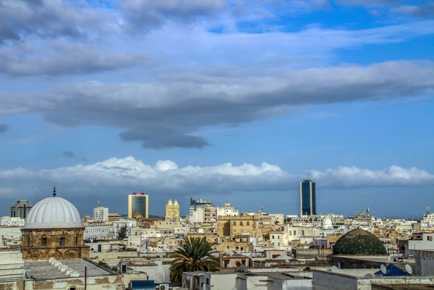 Tunus başkentinin şehir görüşü - Fotoğraf, Görsel