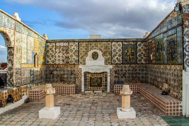 Arc traditionnel. Terrasse de Medina, Tunis - Photo, image