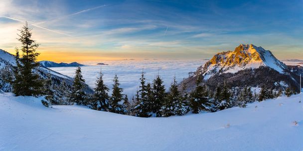 Velký západ slunce Rozsutec, jedna z nejkrásnějších hor na Slovensku - Fotografie, Obrázek