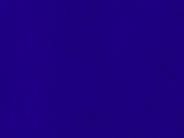 背景にブルーベルベット生地のテクスチャ。柔らかく滑らかな繊維素材の空の青い生地の背景。テキストのスペースがあります. - 写真・画像
