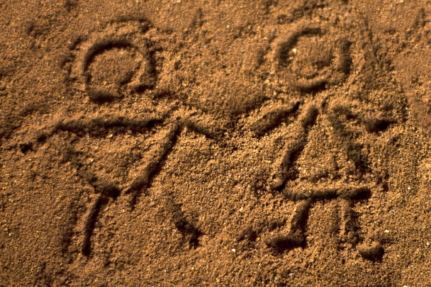 gezeichnet auf dem Boden Kaffee liebende Paar Händchen haltend - Foto, Bild