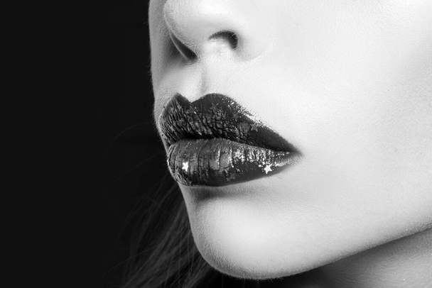 Woman sexy lips closeup. Lip makeup. Lipstick or Lipgloss. Beauty Model. Woman cosmetics - Fotoğraf, Görsel