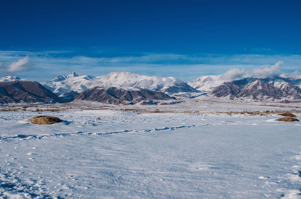 Mountains winter Kyrgyzstan landscape - Foto, imagen