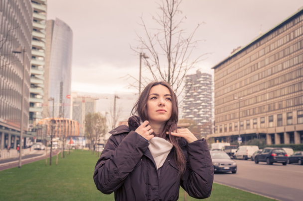Young beautiful girl posing in the city streets - Valokuva, kuva