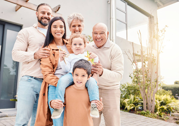 Portrait, house and family with happiness, quality time and love outdoor, cheerful or joyful. Face, grandparents or mother with father, siblings or children with home, care or bonding with investment. - Foto, immagini