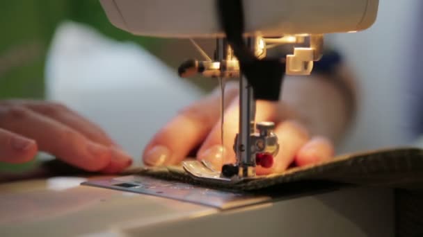 Trabajos a medida en la máquina de coser
 - Metraje, vídeo