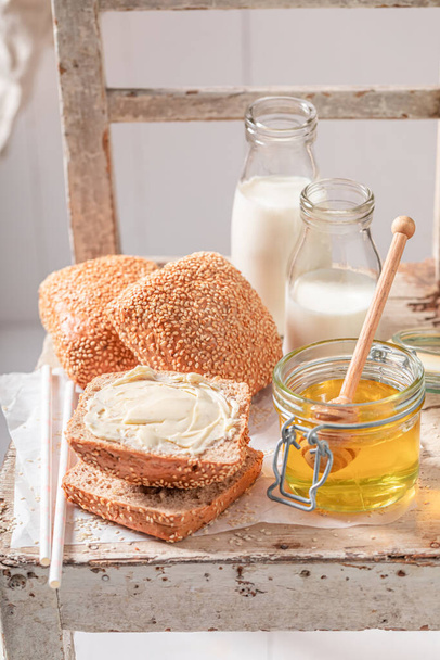 Tasty buns with honey with milkshake for breakfast. Breakfast with milk and honey. - Foto, Imagem