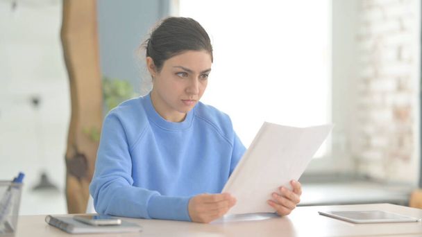 Indian Woman Reading Documents in Office, Paperwork - Foto, Imagem