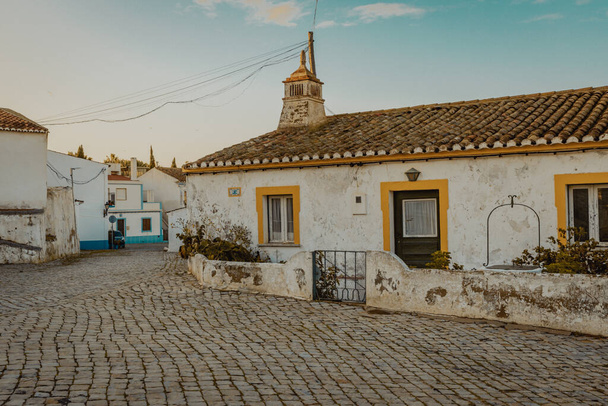 Типичные старые дома Cacela Velha на юге Португалии округа Фару - Фото, изображение
