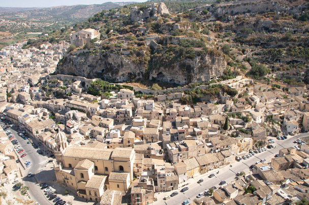 Luftaufnahme von Scicli, vom Complesso della Santa Croce, Provinz Ragusa, Sizilien, Italien - Foto, Bild