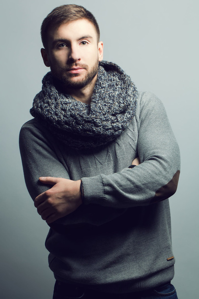Fashion portrait of handsome young man in trendy casual sweater  - Foto, imagen