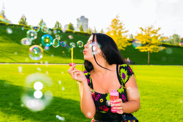 Girl with soapy bubbles - Fotoğraf, Görsel