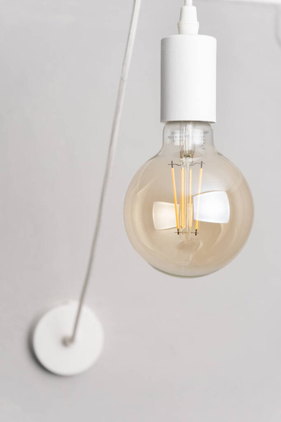 lampa wisząca na poddaszu syle Edison  - Zdjęcie, obraz