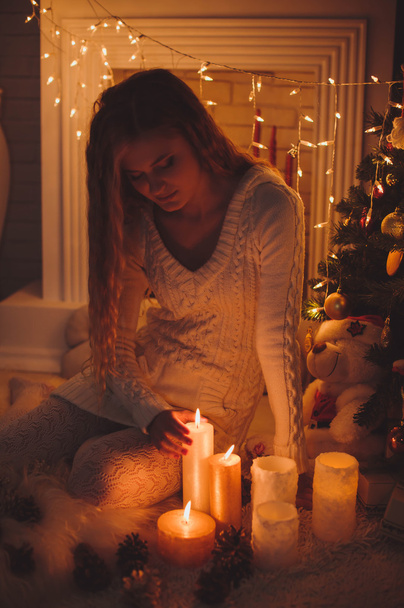 Girl with gifts and candles - Φωτογραφία, εικόνα