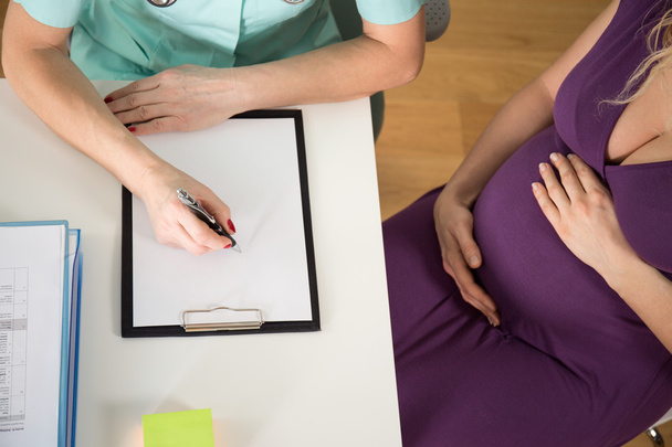 View of pregnant woman - Foto, afbeelding