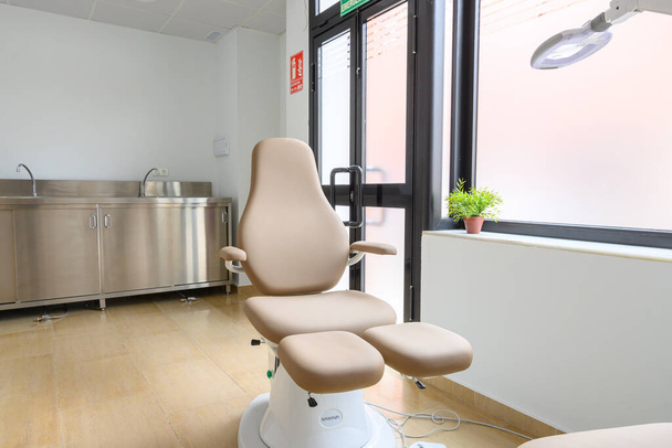 интерьер нового современного кабинета стоматологической клиники
 - Фото, изображение