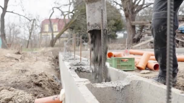 betonozás alapja a ház az elveszett zsaluzat.  - Felvétel, videó