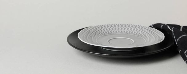 Prázdný talíř, kompozice pro minimální a minimalistický koncept - Fotografie, Obrázek