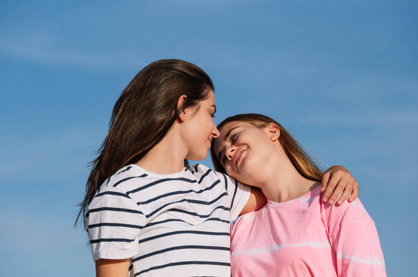 Two lesbian friends having fun outdoors. - Foto, afbeelding