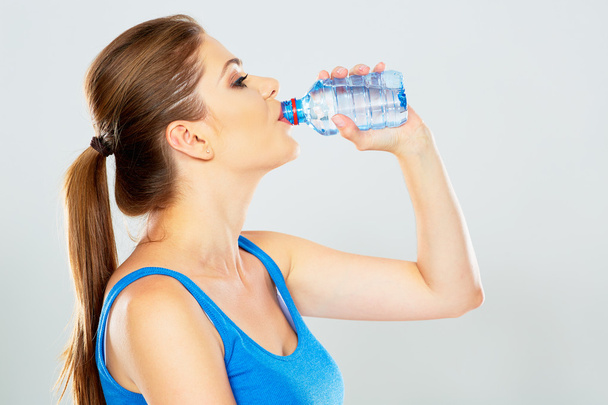 Young woman drinking water - Valokuva, kuva