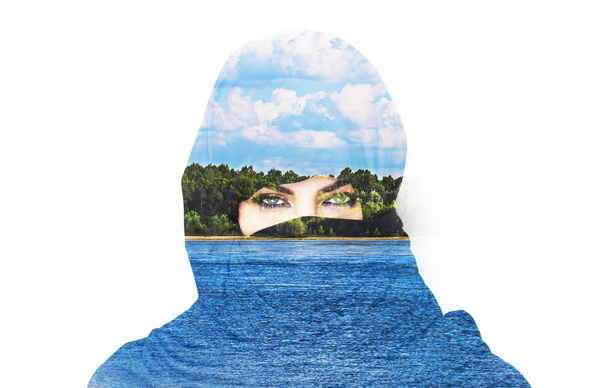 Double exposition de la femme portant la burqa et le paysage aquatique
 - Photo, image