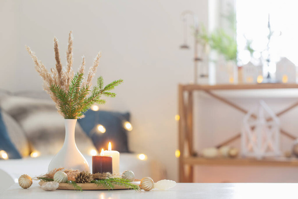 burning candles with christmas decor in white cozy interior - Φωτογραφία, εικόνα