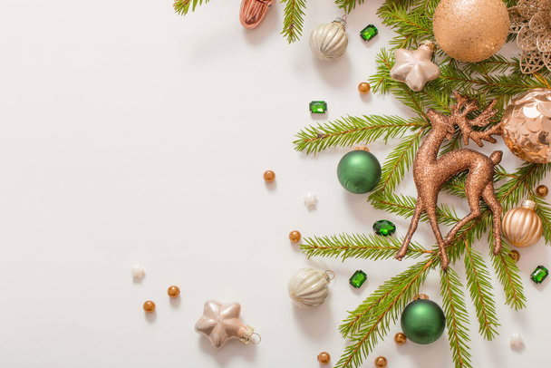 golden and green  christmas decorations  on white  background - Valokuva, kuva