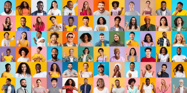 Collage créatif avec beaucoup de visages multiculturels souriants sur des milieux colorés, diverses personnes multiethniques heureuses de différents âges posant sur des fonds lumineux, souriant et gestualisant à la caméra - Photo, image