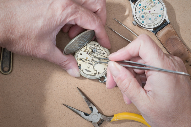 Reparatur von Uhren - Foto, Bild