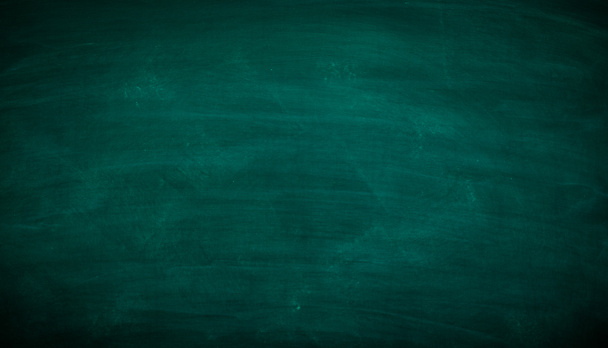 Zöld Chalkboard. Kréta textúra iskolai tábla megjelenítése a háttérben. kréta nyomok törölt másolási hely hozzáadása szöveg vagy grafikai tervezés. Vissza az iskolába Az oktatási koncepciók háttere - Fotó, kép