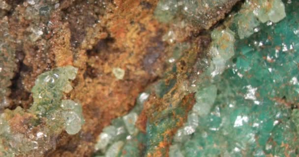 grüne Diamantkristalle aus Griechenland - Filmmaterial, Video