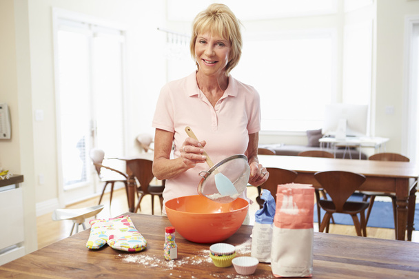 Senior Woman Baking - Foto, Imagen