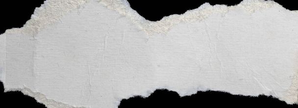 un pedazo de papel blanco sobre un fondo negro aislado - Foto, imagen