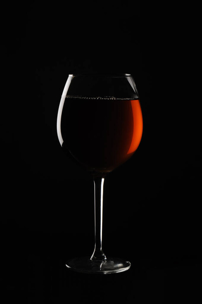 glass of red wine on black background - Foto, Imagem