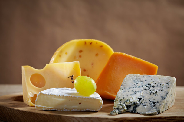 様々な種類のチーズが - 写真・画像