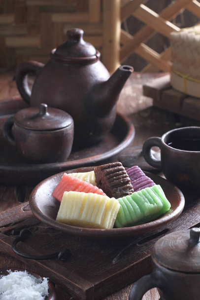 Traditionele Indonesische taarten zijn ringachtig met hartige en zoete smaken - Foto, afbeelding