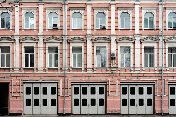 Фасад старого здания в Киеве - Фото, изображение