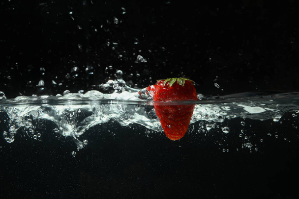 Tasty strawberry in water, concept of freshness - Фото, зображення