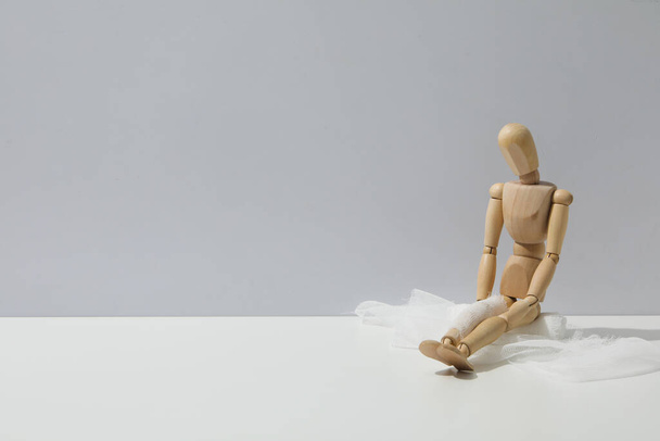 Concept of injury with wooden puppet with bandage - Фото, зображення