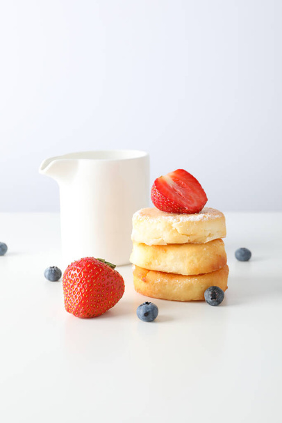 Concept of tasty sweet food, cheese pancakes - Foto, Bild