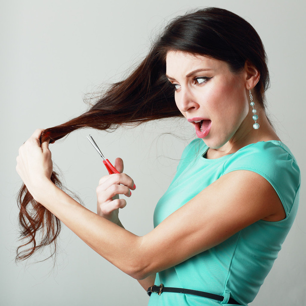 žena stříhat vlasy - Fotografie, Obrázek
