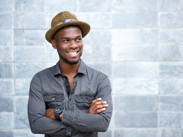 Happy african american guy smiling with arms crossed - Foto, Bild