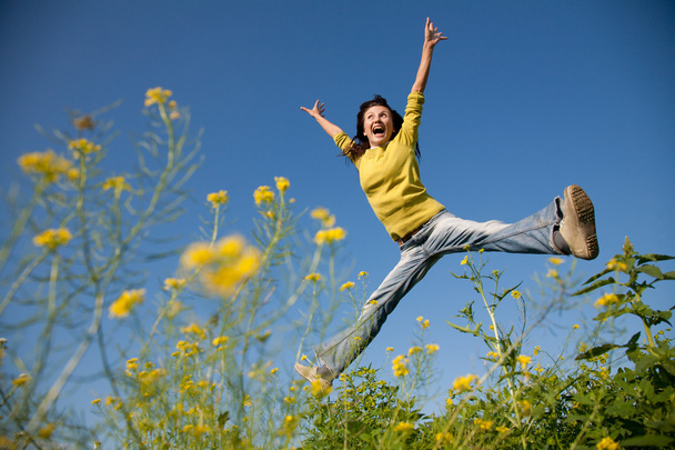 Прыгающая счастливая девушка
 - Фото, изображение