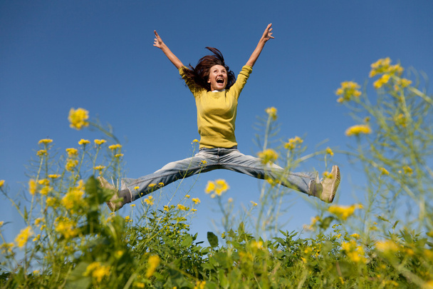 Прыгающая счастливая девушка
 - Фото, изображение