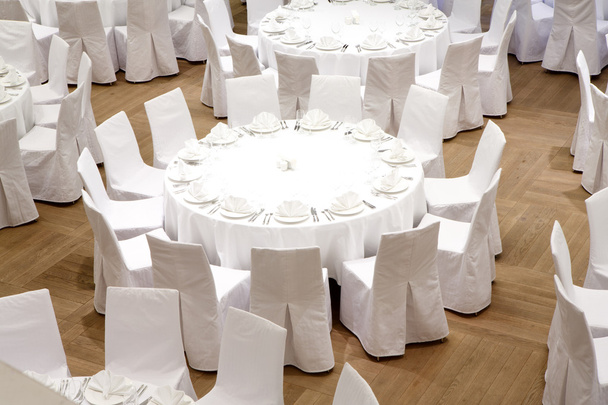 Événement magnifiquement organisé - tables de fête servies
 - Photo, image