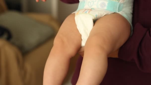 Diaper on Baby - Záběry, video