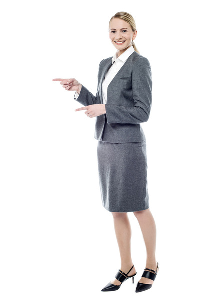 Businesswoman pointing something - Foto, afbeelding