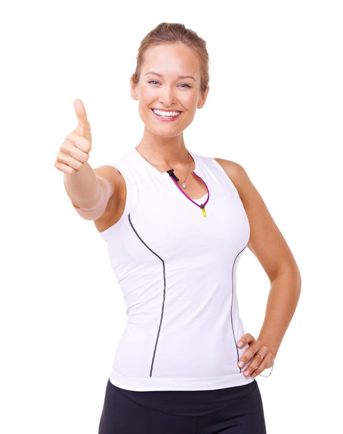 Ponte en forma, ponte feliz. Retrato de estudio de una mujer atractiva en ropa de gimnasio aislada en blanco - Foto, Imagen