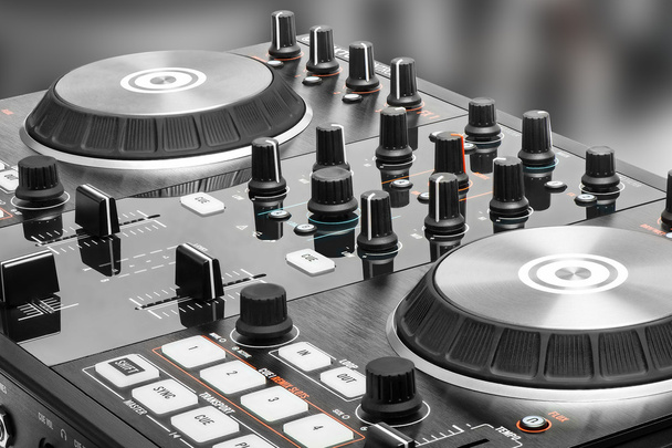 Dispositif de mixage audio DJ
 - Photo, image