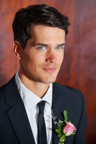 Looking great on his wedding day. Head and shoulders portrait of a handsome young groom - Zdjęcie, obraz